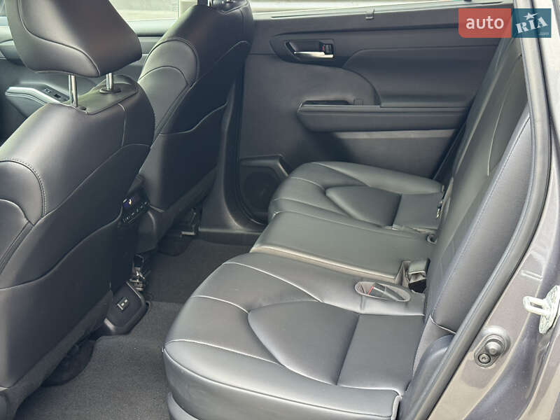 Позашляховик / Кросовер Toyota Highlander 2023 в Києві