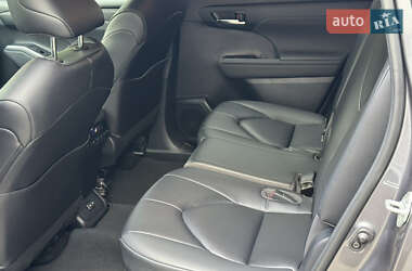 Позашляховик / Кросовер Toyota Highlander 2023 в 
