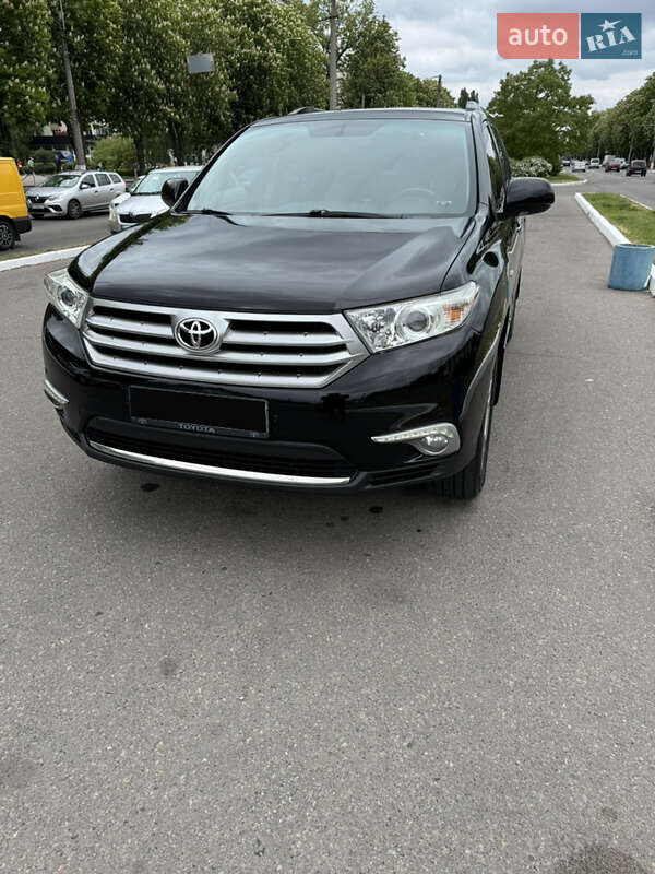 Внедорожник / Кроссовер Toyota Highlander 2012 в Кременчуге