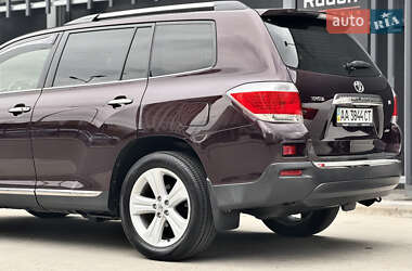 Внедорожник / Кроссовер Toyota Highlander 2012 в 