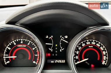 Внедорожник / Кроссовер Toyota Highlander 2012 в 