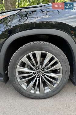 Позашляховик / Кросовер Toyota Highlander 2020 в 