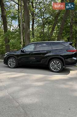 Позашляховик / Кросовер Toyota Highlander 2020 в 
