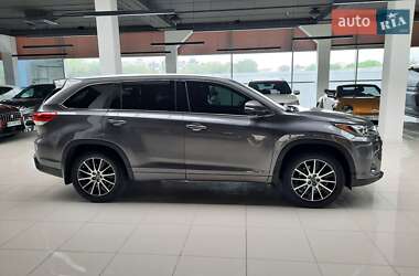 Позашляховик / Кросовер Toyota Highlander 2020 в 