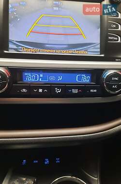 Позашляховик / Кросовер Toyota Highlander 2020 в 