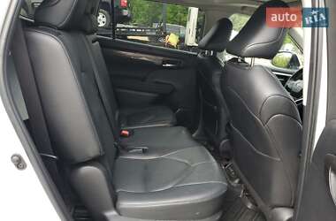 Внедорожник / Кроссовер Toyota Highlander 2024 в 