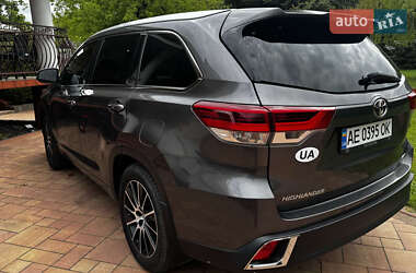 Внедорожник / Кроссовер Toyota Highlander 2017 в 