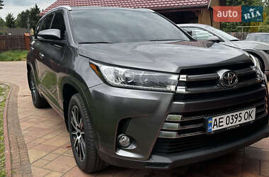 Внедорожник / Кроссовер Toyota Highlander 2017 в 