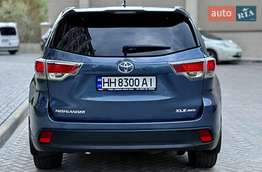 Внедорожник / Кроссовер Toyota Highlander 2016 в 