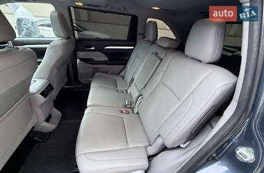 Внедорожник / Кроссовер Toyota Highlander 2016 в 