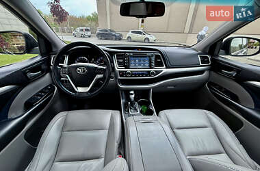 Внедорожник / Кроссовер Toyota Highlander 2016 в 