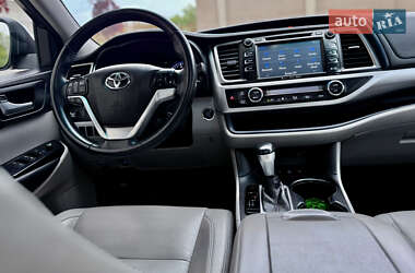 Внедорожник / Кроссовер Toyota Highlander 2016 в 