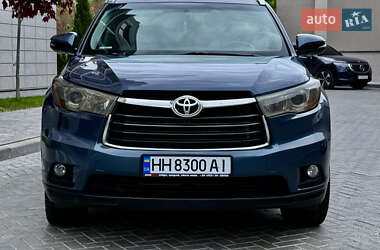 Внедорожник / Кроссовер Toyota Highlander 2016 в 