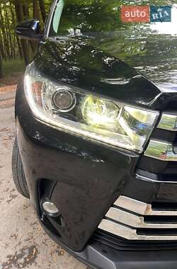 Позашляховик / Кросовер Toyota Highlander 2016 в 