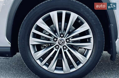 Внедорожник / Кроссовер Toyota Highlander 2020 в 