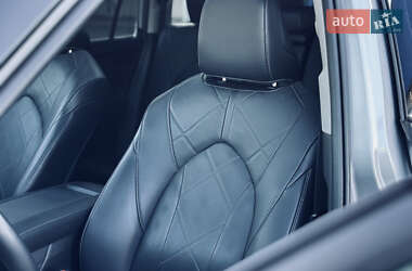 Внедорожник / Кроссовер Toyota Highlander 2020 в 