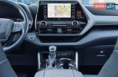 Внедорожник / Кроссовер Toyota Highlander 2020 в 