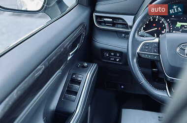 Внедорожник / Кроссовер Toyota Highlander 2020 в 