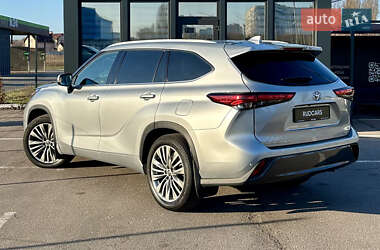 Внедорожник / Кроссовер Toyota Highlander 2020 в 