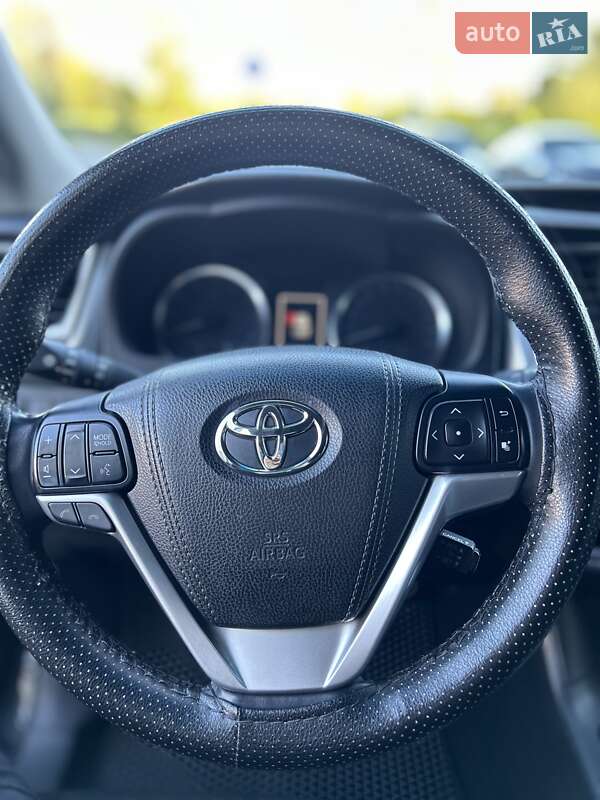 Внедорожник / Кроссовер Toyota Highlander 2017 в Киеве