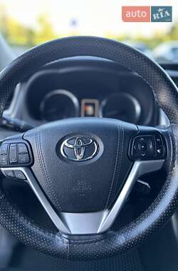 Внедорожник / Кроссовер Toyota Highlander 2017 в 