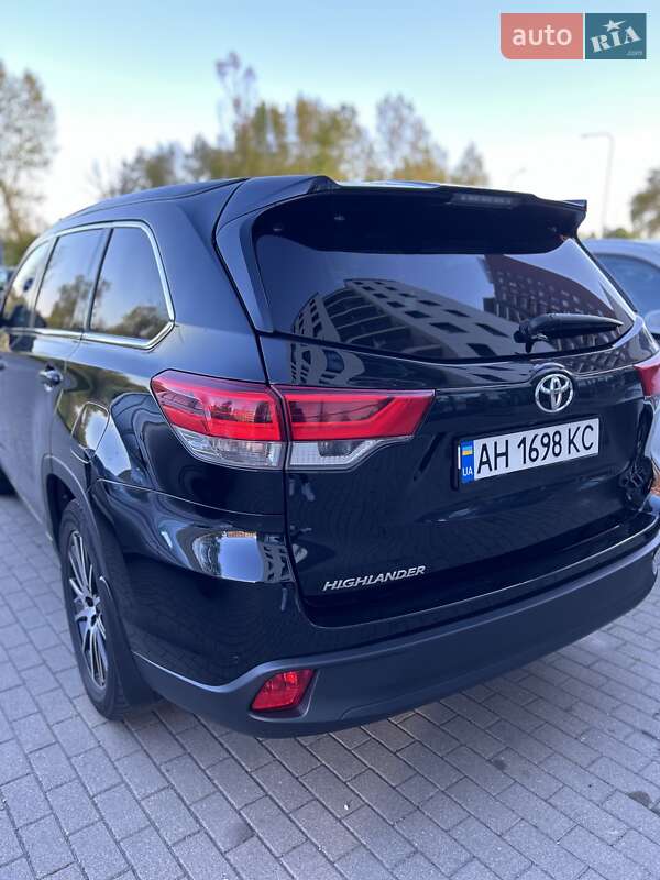 Внедорожник / Кроссовер Toyota Highlander 2017 в Киеве