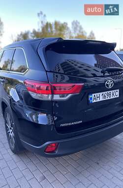 Внедорожник / Кроссовер Toyota Highlander 2017 в 