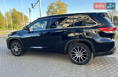 Внедорожник / Кроссовер Toyota Highlander 2017 в 