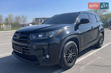 Позашляховик / Кросовер Toyota Highlander 2018 в Дніпрі