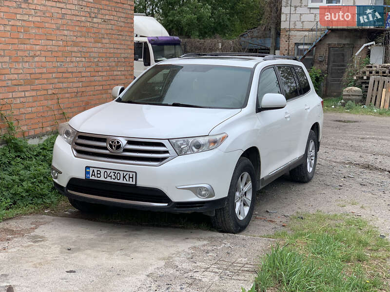 Позашляховик / Кросовер Toyota Highlander 2013 в 