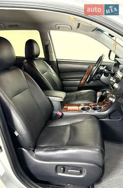 Позашляховик / Кросовер Toyota Highlander 2012 в 