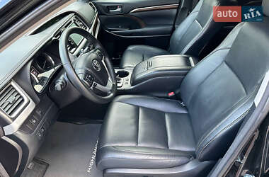 Внедорожник / Кроссовер Toyota Highlander 2014 в 