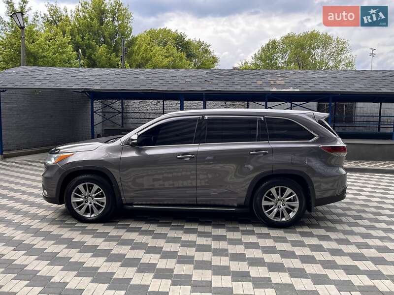 Внедорожник / Кроссовер Toyota Highlander 2014 в 