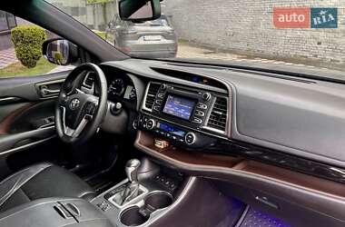 Внедорожник / Кроссовер Toyota Highlander 2014 в 