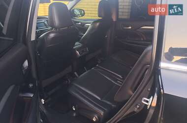 Позашляховик / Кросовер Toyota Highlander 2014 в 
