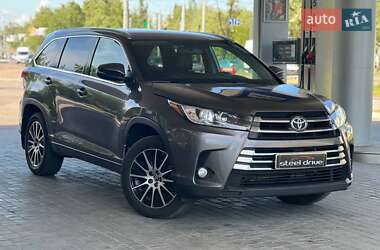 Внедорожник / Кроссовер Toyota Highlander 2019 в Николаеве