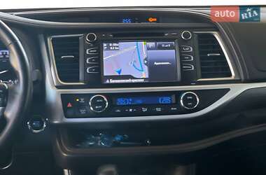 Позашляховик / Кросовер Toyota Highlander 2019 в 