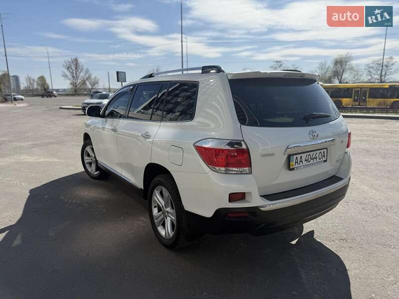 Позашляховик / Кросовер Toyota Highlander 2013 в Києві