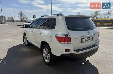 Позашляховик / Кросовер Toyota Highlander 2013 в 
