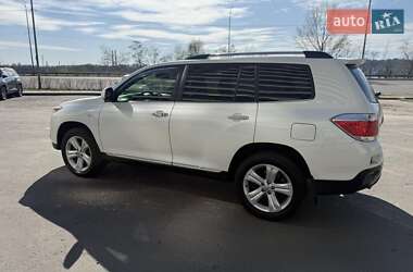 Позашляховик / Кросовер Toyota Highlander 2013 в 