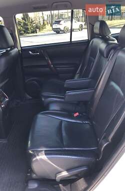 Позашляховик / Кросовер Toyota Highlander 2013 в 