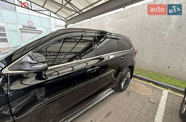 Позашляховик / Кросовер Toyota Highlander 2014 в 