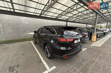 Позашляховик / Кросовер Toyota Highlander 2014 в 
