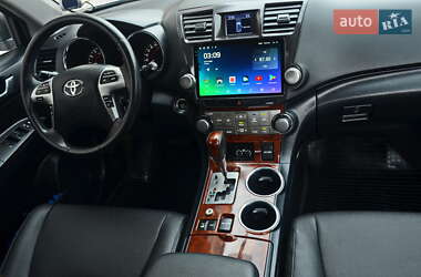 Позашляховик / Кросовер Toyota Highlander 2013 в 