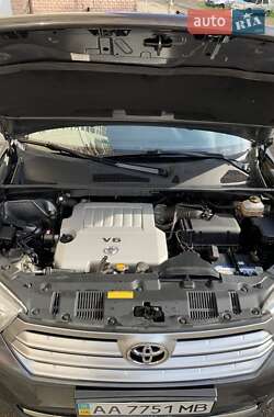 Позашляховик / Кросовер Toyota Highlander 2012 в 
