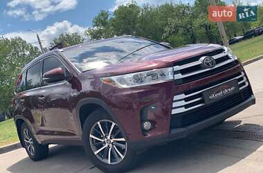 Внедорожник / Кроссовер Toyota Highlander 2017 в Николаеве
