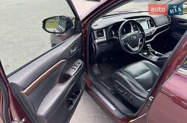 Позашляховик / Кросовер Toyota Highlander 2015 в 