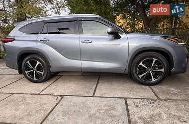 Позашляховик / Кросовер Toyota Highlander 2021 в 