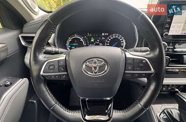 Позашляховик / Кросовер Toyota Highlander 2021 в 