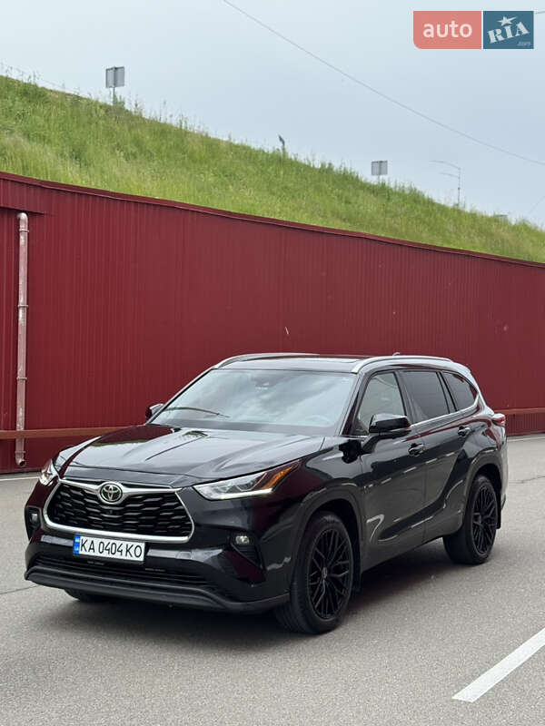 Внедорожник / Кроссовер Toyota Highlander 2023 в 